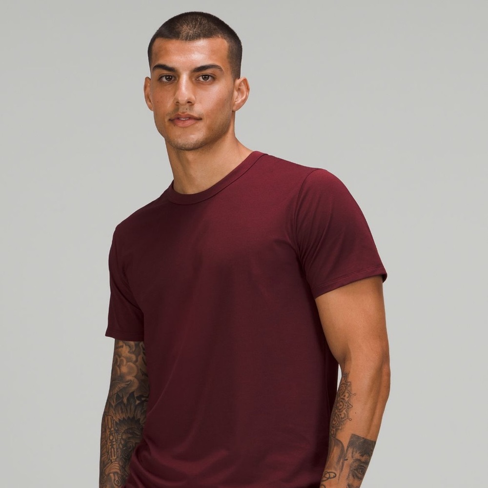 lululemon - Fundamental T - Red Merlot - Medium